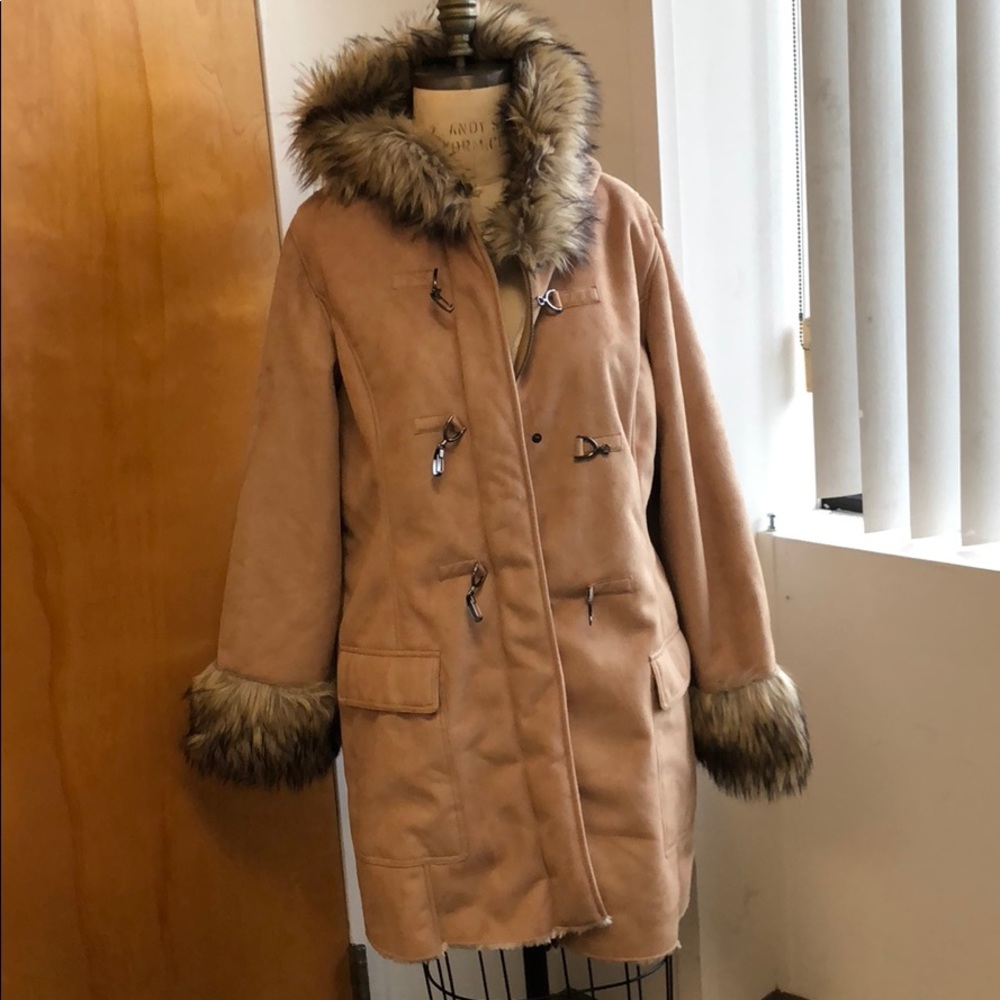 Beautiful tan coat with rabbit fur trimming!